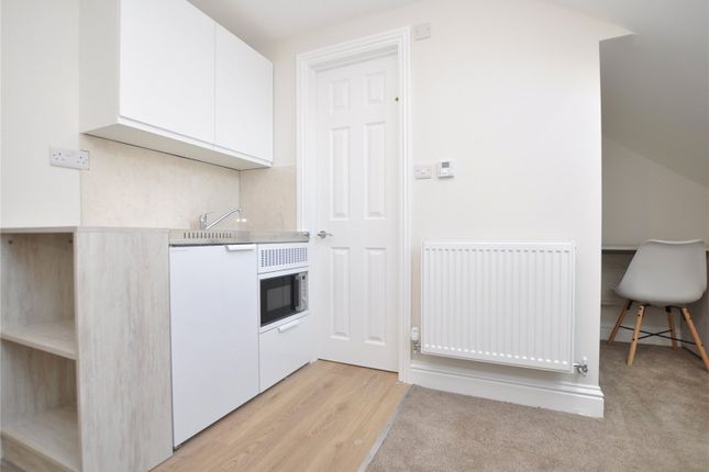 Flat E, 86, Church Lane East, Aldershot photo 2