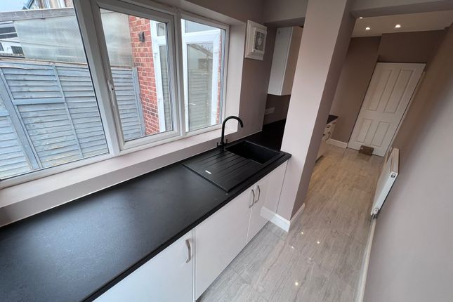 Property to rent in Middlecotes, Coventry