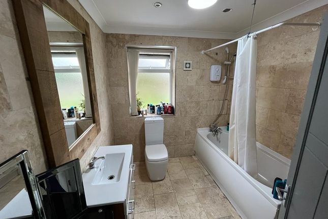 A Modern Bathroom Suite Featuring A Clean Bathtub ...