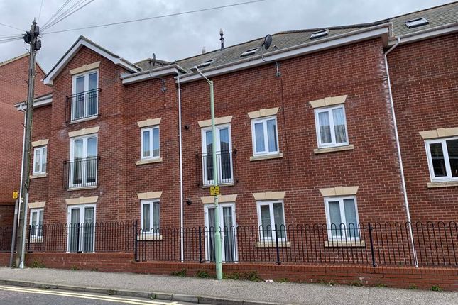 Thumbnail Flat to rent in Wollaston Road, Lowestoft
