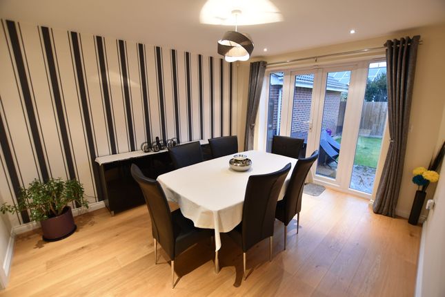 4 Redberry Way, Bury St. Edmunds photo 4