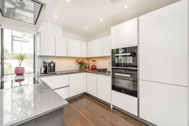 12, Wiblin Mews, London photo 4