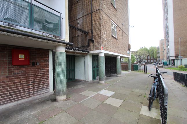 52 Landmann House, Galleywall Road, London photo 4