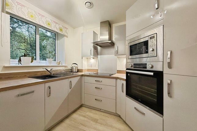 Apt 11, Queens View, Stockport photo 3