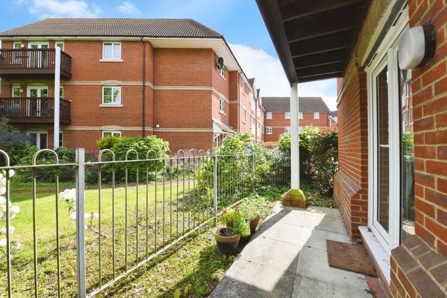Flat for sale in Searle Close, Chelmsford, Essex