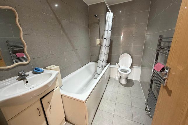 Flat 2, Goodmayes Road, Ilford photo 4
