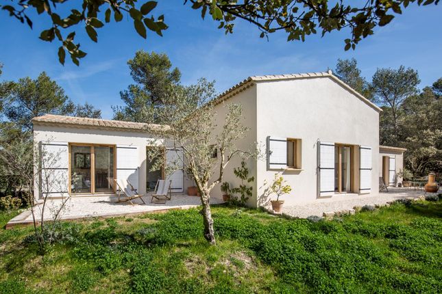 Property for sale in Ménerbes, Vaucluse, Provence-Alpes-Côte D'azur, France
