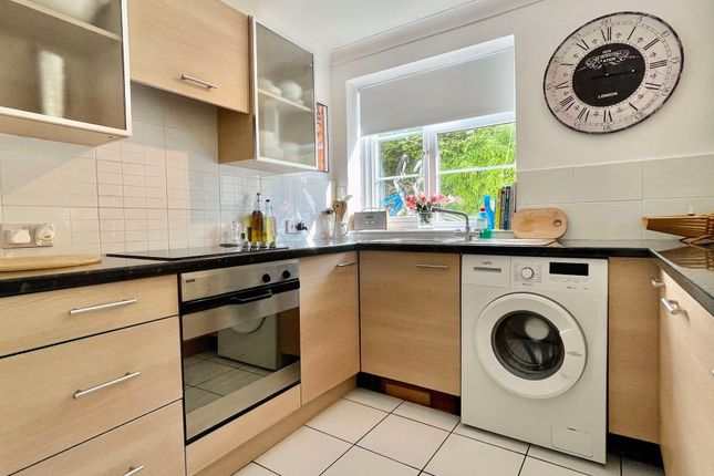 Flat 2, Stanhope Lodge Stanhope Drive, Cowes photo 4