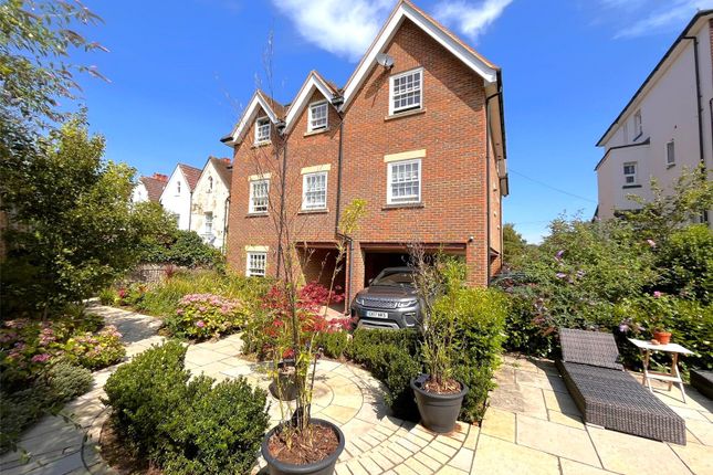 Thumbnail Flat to rent in Nightingale Road, Guildford, Surrey