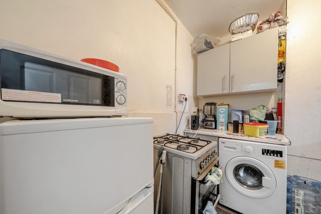Flat 4, Squires House,, Barnfield Road, Woolwich photo 2