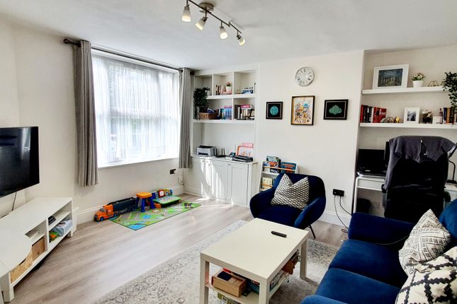 Thumbnail Flat to rent in Hatfield Mead, Morden