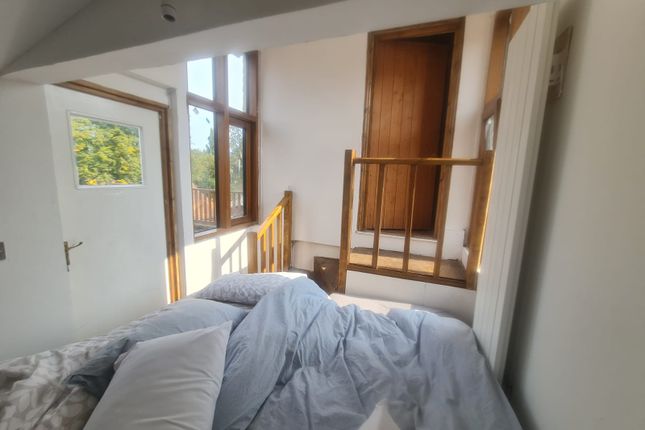 Duplex to rent in Coombe Farm, Oaks Road