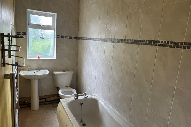 64, Bradgate Lane, Rotherham photo 4