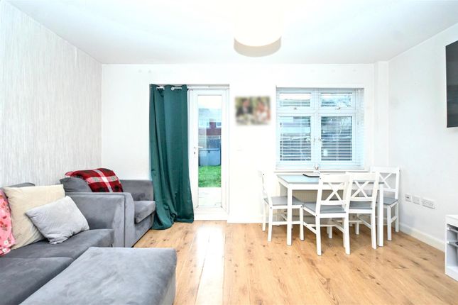 4, Sandhurst Mews, Eastbourne photo 2