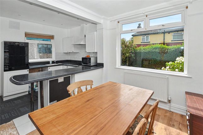 18, Harehills Park Avenue, Leeds photo 4