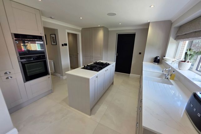 121 Howden Close, Doncaster photo 3