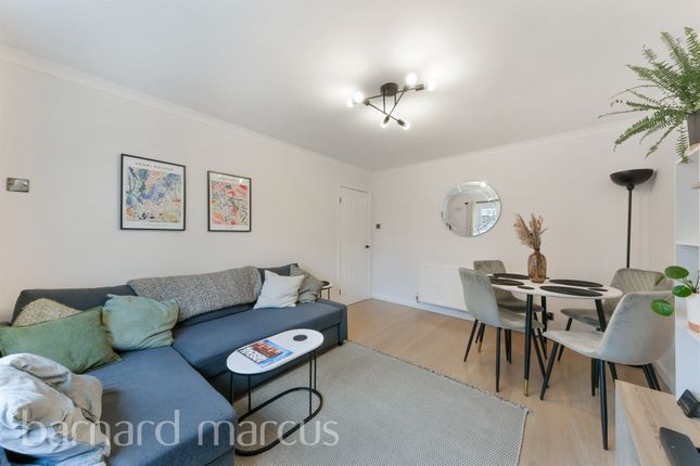 Maisonette for sale in Clarence Avenue, London