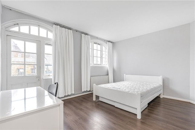 Flat for sale in Club Row, London