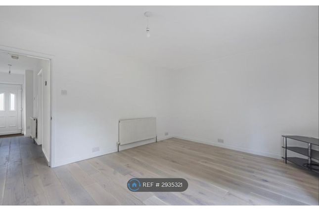 A Chineham Court, Basingstoke Road, Reading photo 5