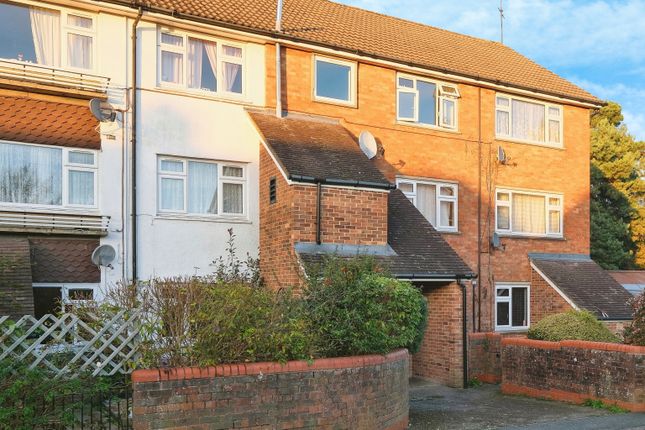Thumbnail Flat for sale in Horseshoe Crescent, Camberley
