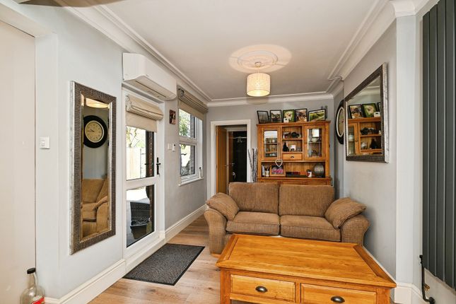 The Hollow, 337, Queens Road, Kent photo 4