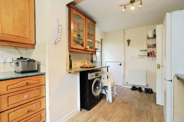 5, Woodford Close, West Midlands photo 3