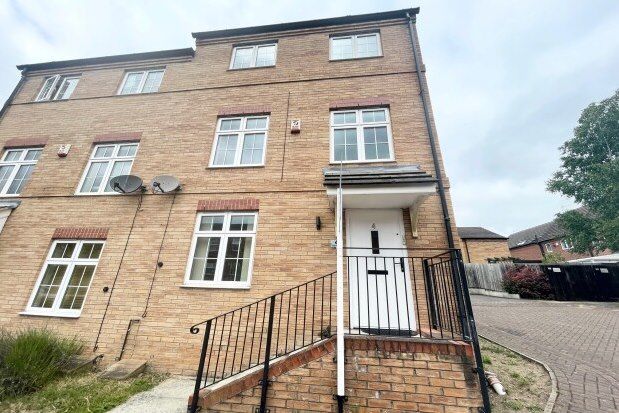 4 bed property to rent in Gilbert Close, Nottingham NG5
