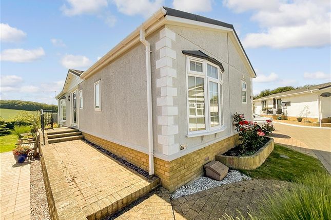 2-bed caravan on Rose Way, Herne Bay, £300,000