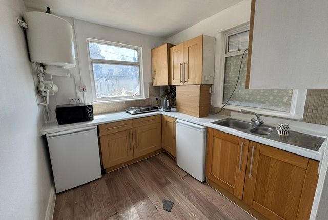 1st Floor Flat, 43a, King Street, Southall photo 3