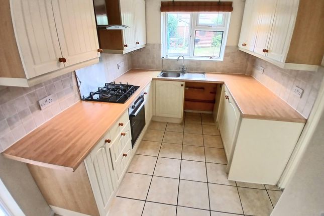 90, St. Margarets, STEVENAGE photo 2
