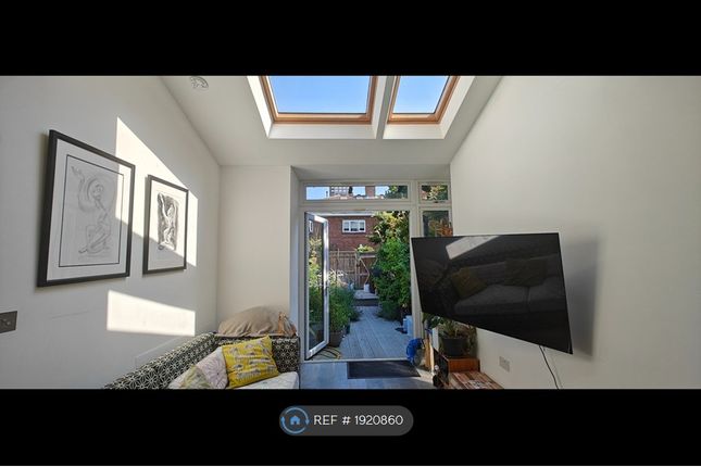 Lytham St, London photo 4