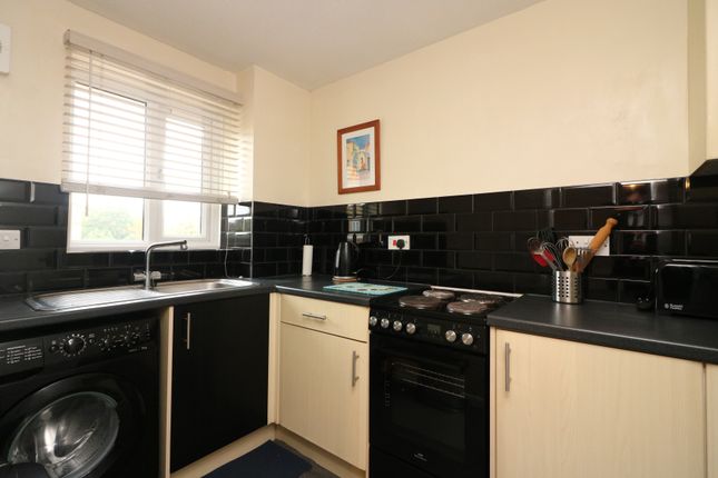 Prestatyn Close, Stevenage photo 2