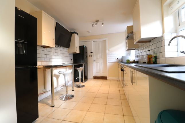 Room 2 1 Victoria Road, Bedford photo 3