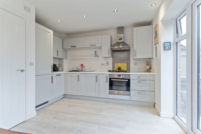 5 Mervale Place, Newport photo 2