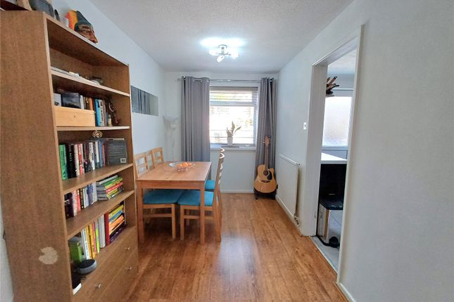 32, Hazeldene Avenue, Bridgend photo 5