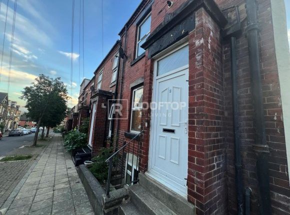 2, Quarry Mount Terrace, Leeds photo 2