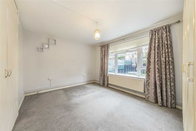Flat for sale in Cantwell Road, London