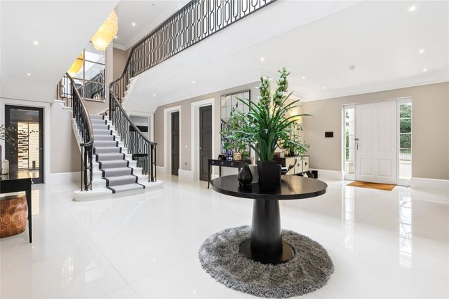 Langton, 27, Chargate Close, Burwood Park photo 4
