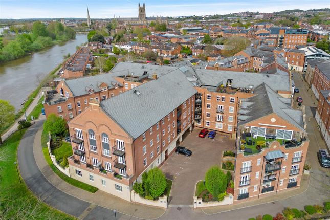 Thumbnail Flat for sale in Armstrong Drive, Worcester