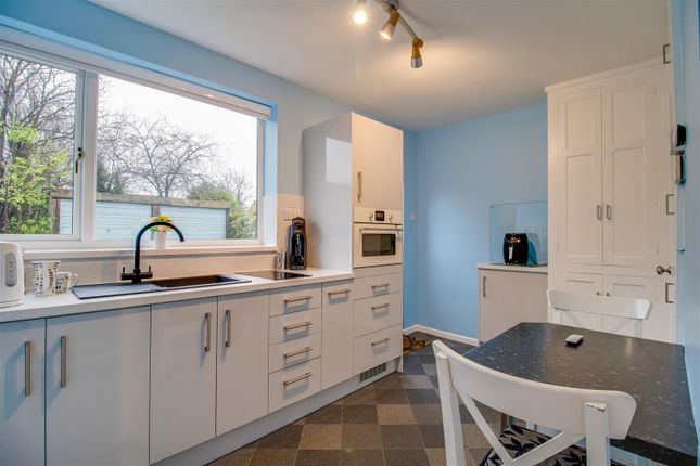 43, Potovens Lane, Wakefield photo 3