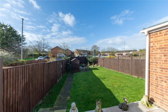 25, Seaford Close, Bedfordshire photo 3