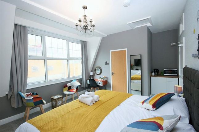 6, Woodseer Street, London photo 3