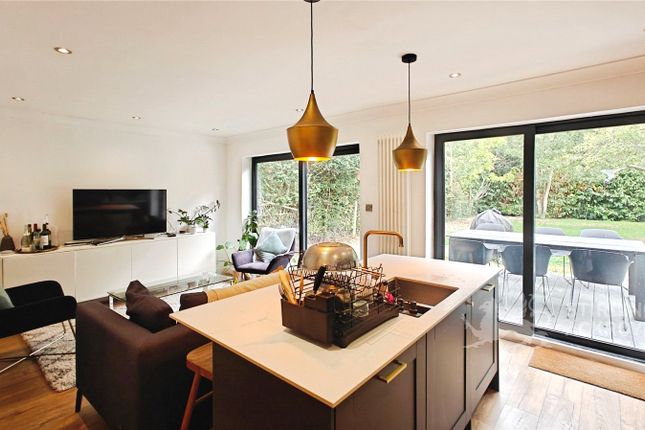 Applegarth Avenue, Surrey photo 5