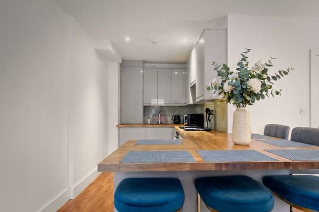 3 Victoria Grove, London photo 3