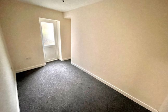 Flat 1, 64, BARRY photo 5