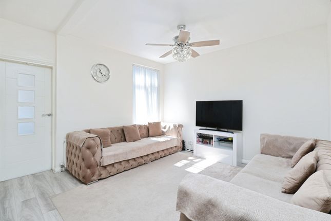 55, Princes Avenue, Watford photo 2