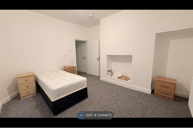 Studio flat on Flat, Mesnes Park Terrace, Wigan, £650/mo