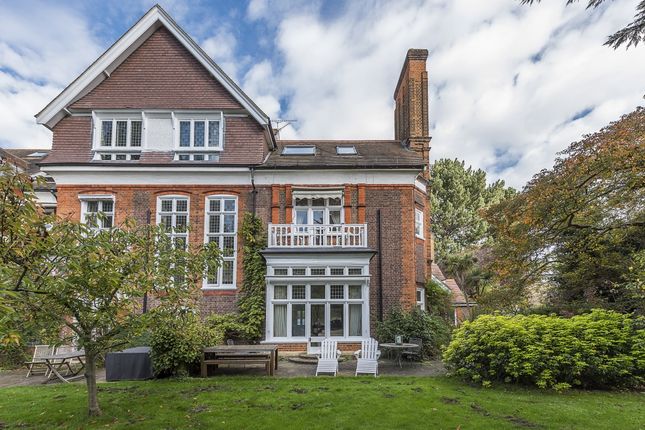 Duplex to rent in Longfield Drive, London