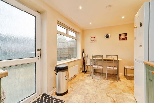 71, Fartown, Pudsey photo 4