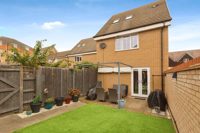 43, Theedway, Leighton Buzzard photo 3